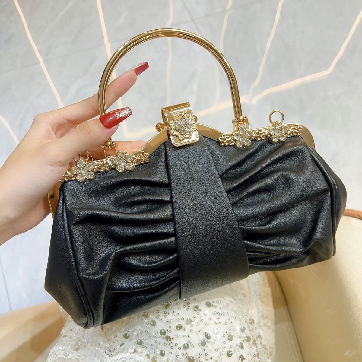 Women Bags Trend 2025 - กระเป๋าคลัทช์สำหรับงานเลี้ยงสุดหรูระดับไฮเอนด์สำหรับผู้หญิง ปี 2025 กระเป๋าถือสำหรับงานแต่งงาน งานพรอม งานเลี้ยงอาหารค่ำ