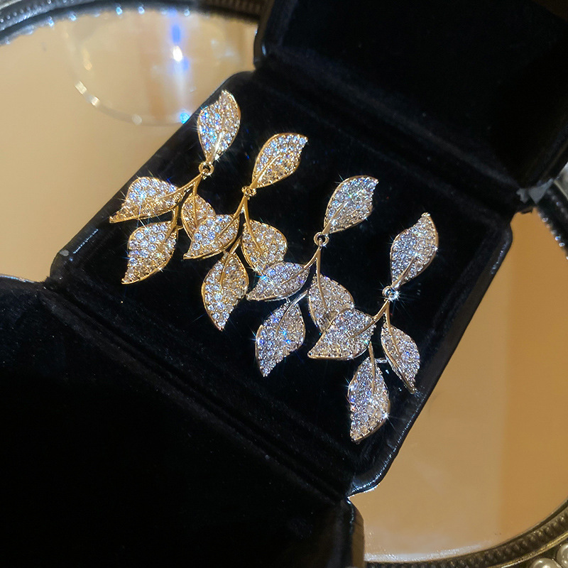 Women Bags Trend 2025 - Zircon Leafพู่ต่างหูผู้หญิงHigh-End Retro Retroแฟชั่นDropต่างหูอารมณ์อเนกประสงค์Luxury Designerเครื่องประดับ