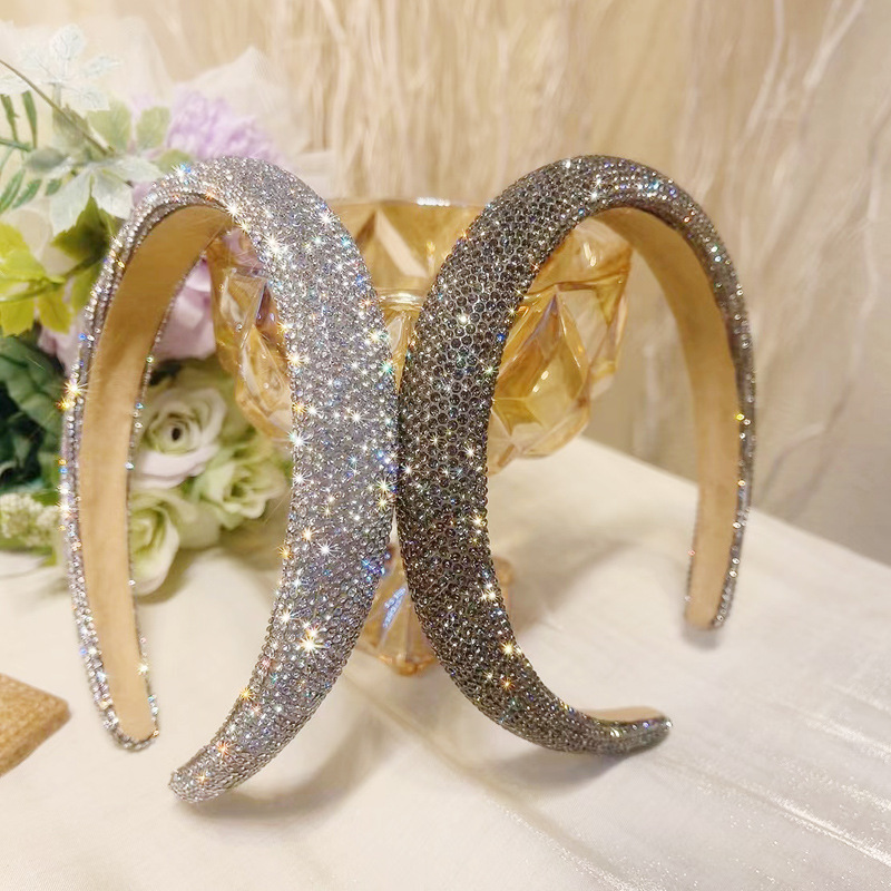 Rhinestone หรูหราฟองน้ําแถบคาด - Women Bags Trend 2025 บทวิจารณ์และราคา