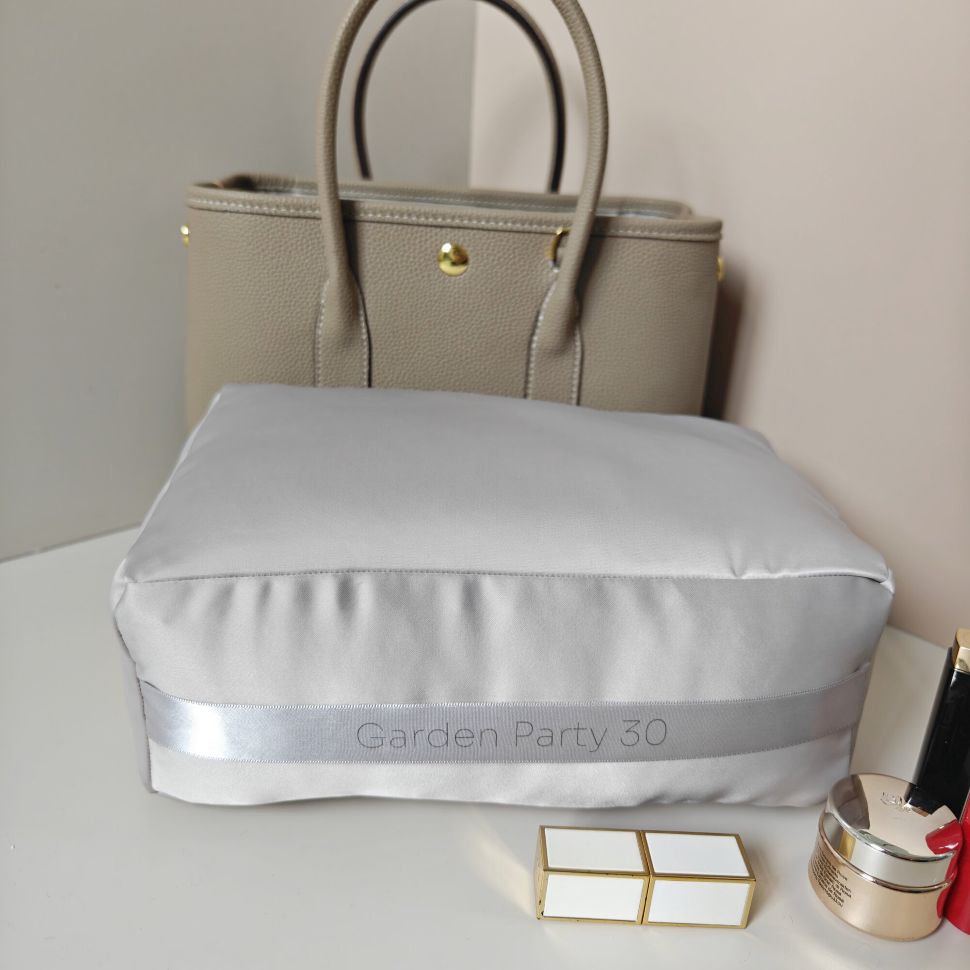 เหมาะสำหรับ H Garden Party 30  - Woman In Bag บทวิจารณ์และราคา