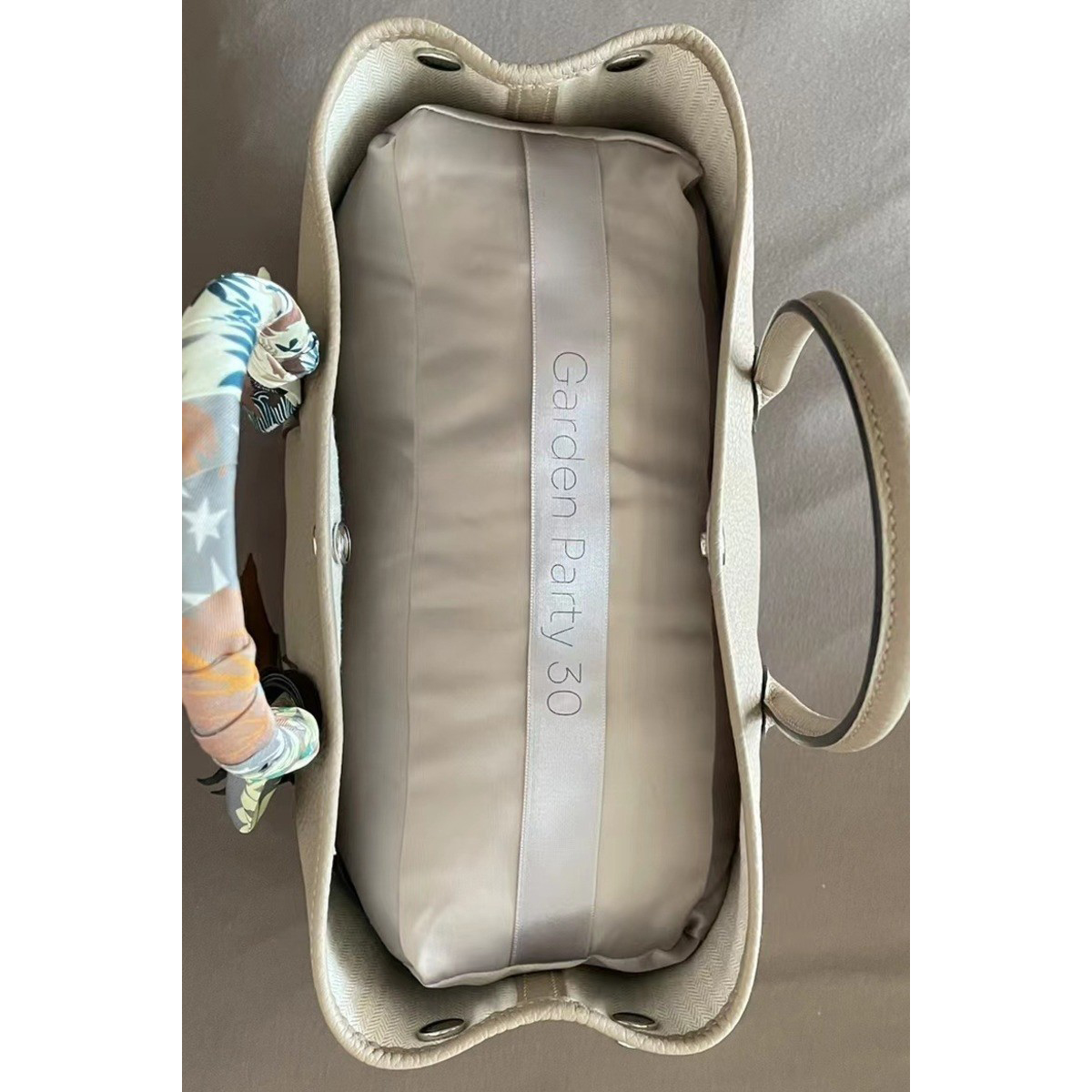 เหมาะสำหรับ H Garden Party 30  - Woman In Bag บทวิจารณ์และราคา