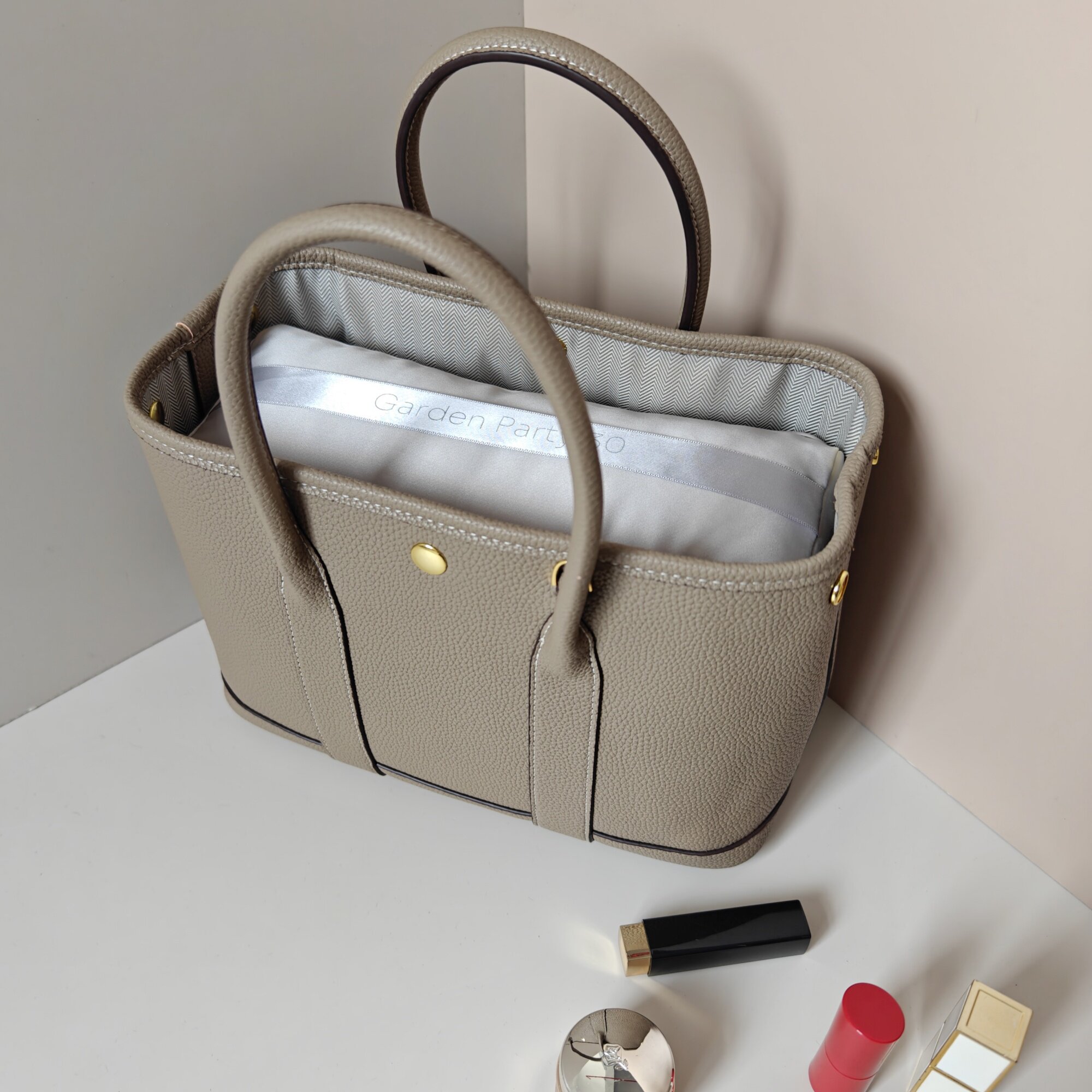 เหมาะสำหรับ H Garden Party 30  - Woman In Bag บทวิจารณ์และราคา