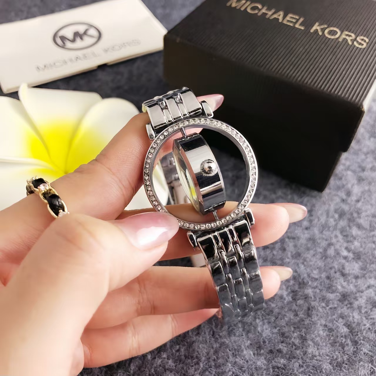 กระเป๋าใส่นาฬิกาผู้หญิงประดับเ - Women'S Bags Michael Kors บทวิจารณ์และราคา