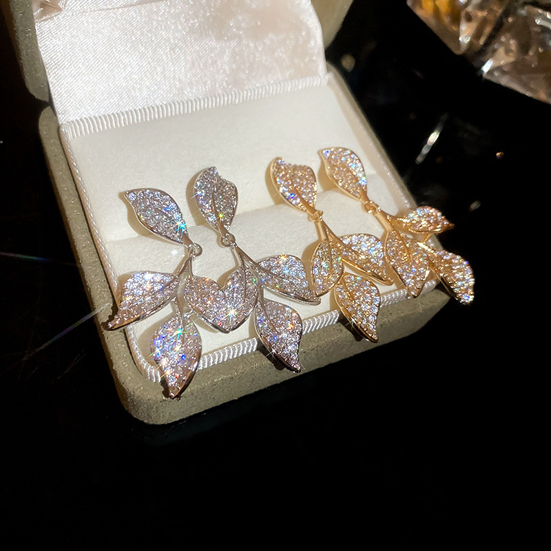 Zircon Leafพู่ต่างหูผู้หญิงHig - Women Bags Trend 2025 บทวิจารณ์และราคา