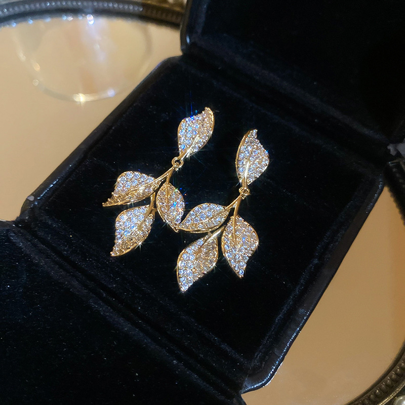 Zircon Leafพู่ต่างหูผู้หญิงHig - Women Bags Trend 2025 บทวิจารณ์และราคา