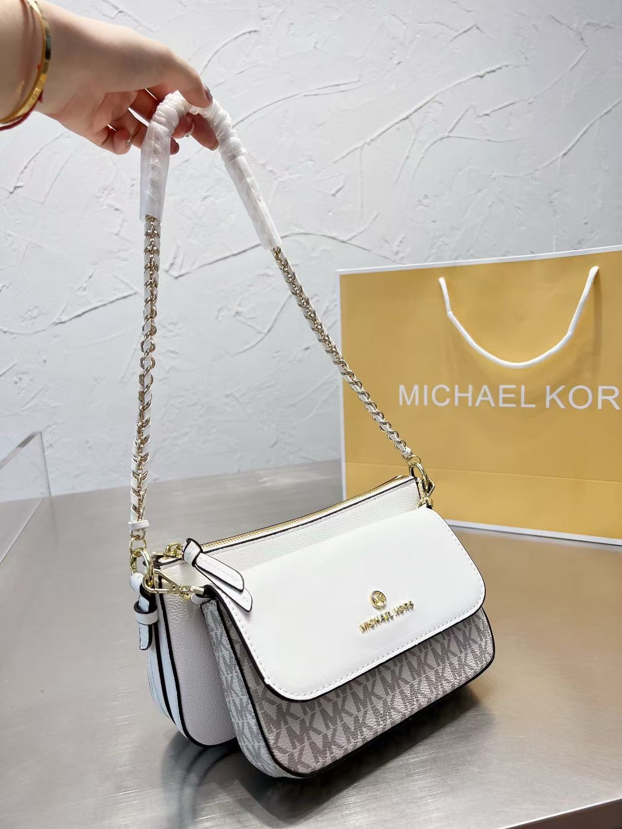 กระเป๋าสะพายไหล่และสะพายข้าง P - Women'S Bags Michael Kors บทวิจารณ์และราคา