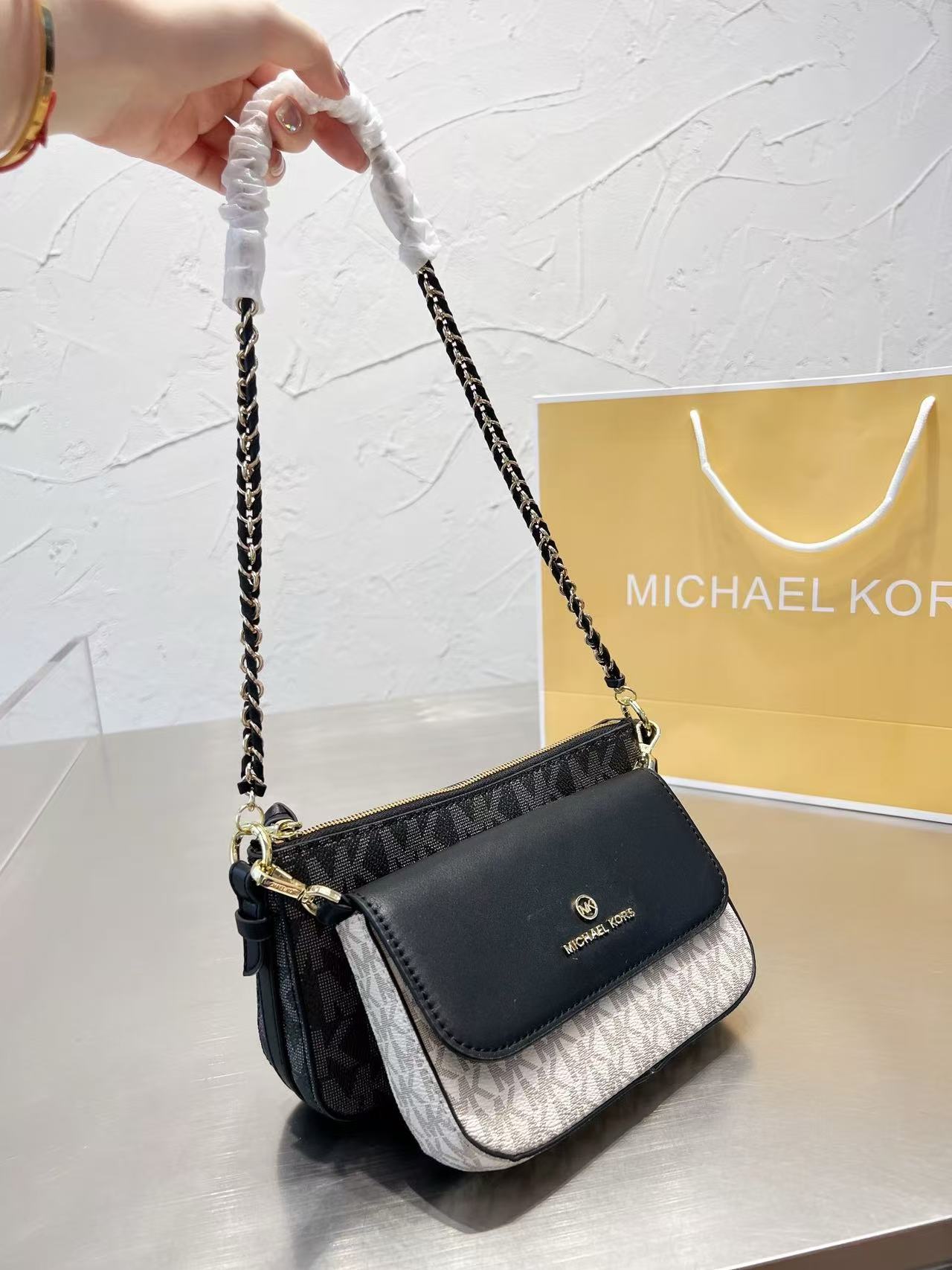 กระเป๋าสะพายไหล่และสะพายข้าง P - Women'S Bags Michael Kors บทวิจารณ์และราคา